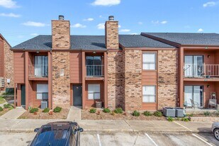 904 University Oaks Blvd in College Station, TX - Building Photo