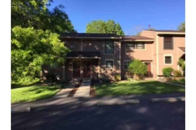 3160 Laurel Ridge Cir in Bridgeville, PA - Building Photo - Building Photo