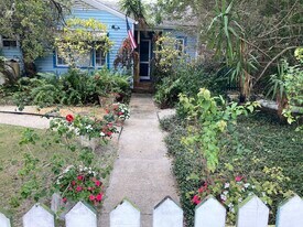 736 High St in West Palm Beach, FL - Building Photo