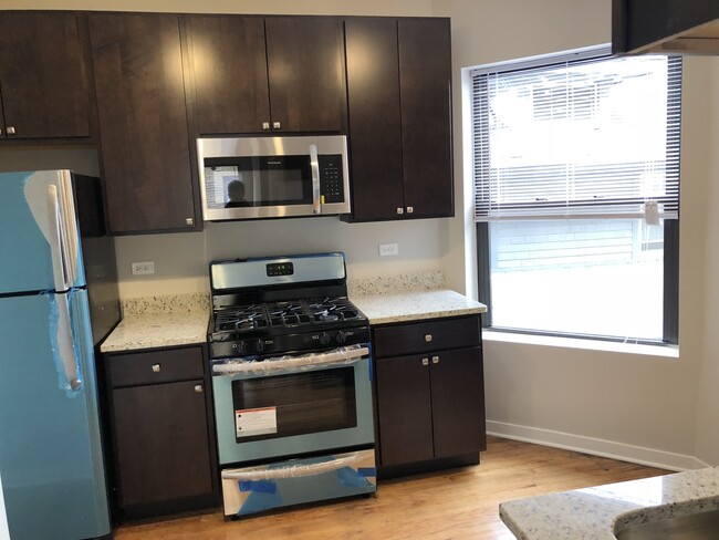 4821 N Christiana Ave, Unit 1W