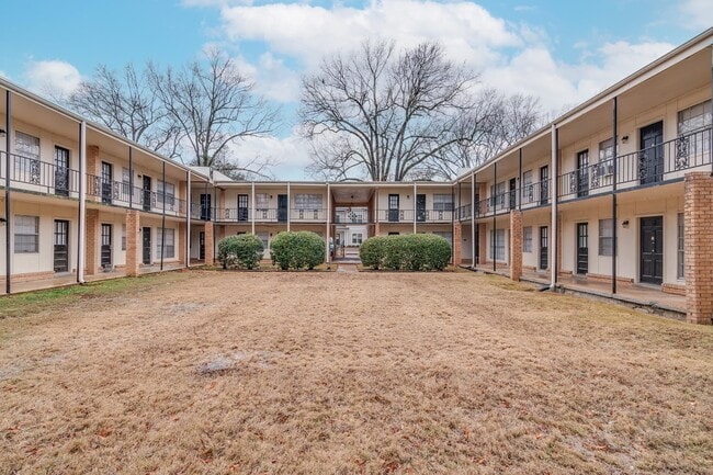 3646 Spottswood Ave in Memphis, TN - Foto de edificio - Building Photo