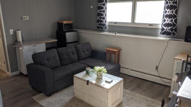 27 W Hill Terrace in Naugatuck, CT - Foto de edificio - Building Photo