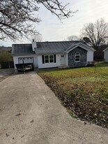 2427 Chimney Ridge Rd in Knoxville, TN - Building Photo