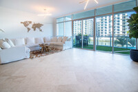 1090 NW North River Dr, Unit 204 in Miami, FL - Building Photo - Building Photo