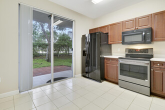 4170 Napoli Lake Dr in West Palm Beach, FL - Building Photo - Building Photo