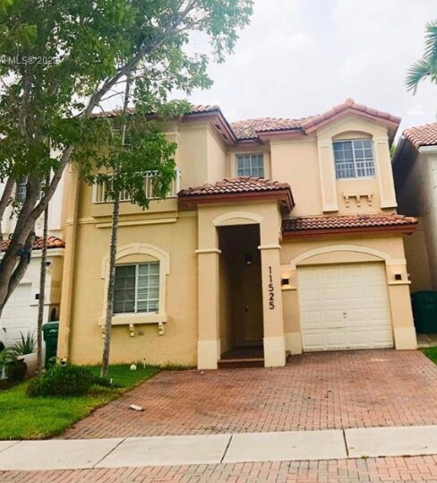 11525 NW 71st St in Doral, FL - Building Photo