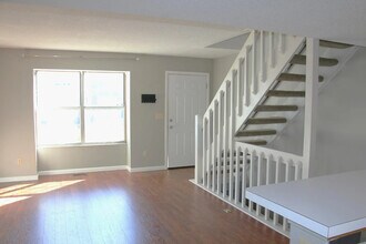 4885 Stoneybrook Blvd in Hilliard, OH - Foto de edificio - Building Photo