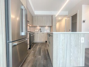 1107 Gladstone Rd NW in Calgary, AB - Building Photo - Building Photo