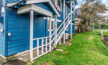 160 Maple St in Cathlamet, WA - Building Photo - Building Photo
