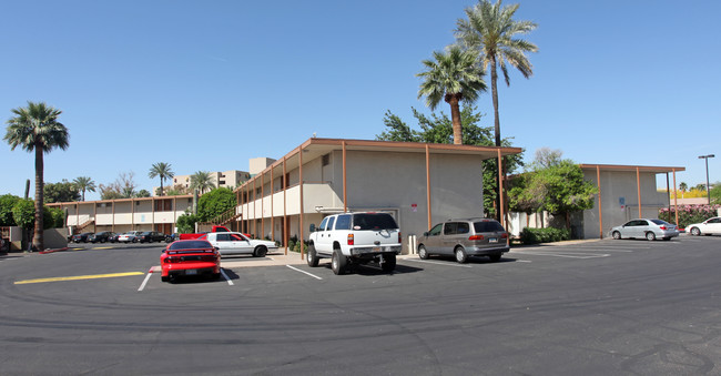 University Village in Tempe, AZ - Foto de edificio - Building Photo