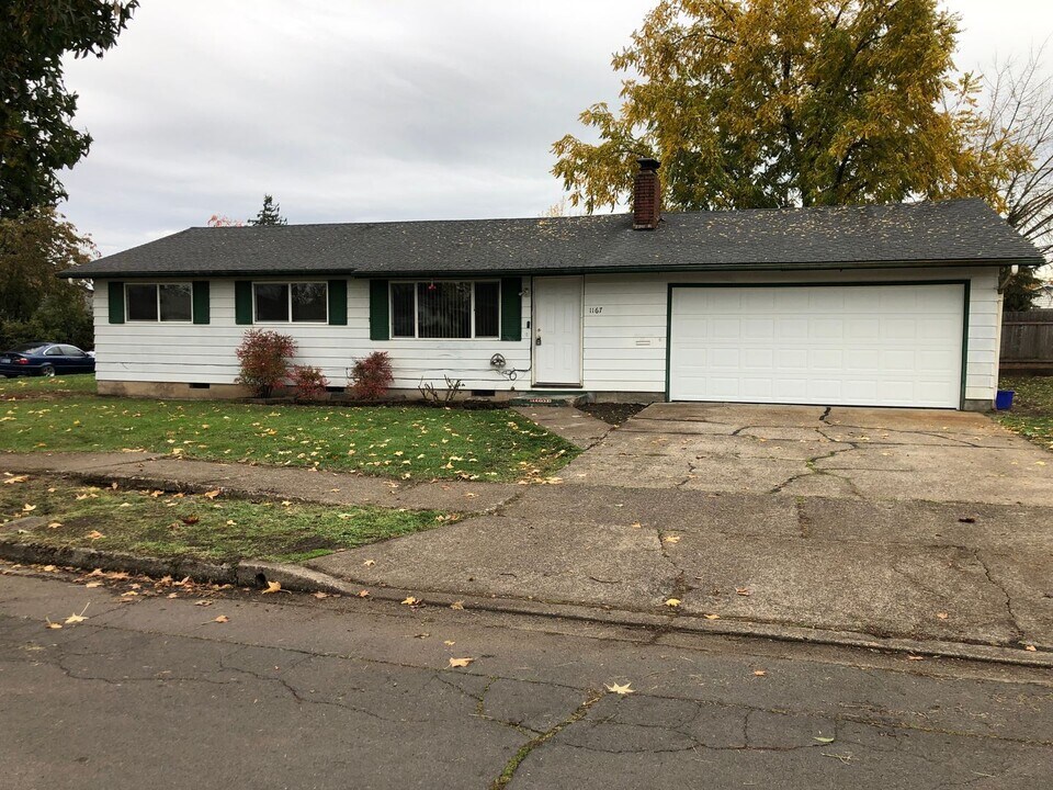 1167 Quinalt St in Springfield, OR - Building Photo