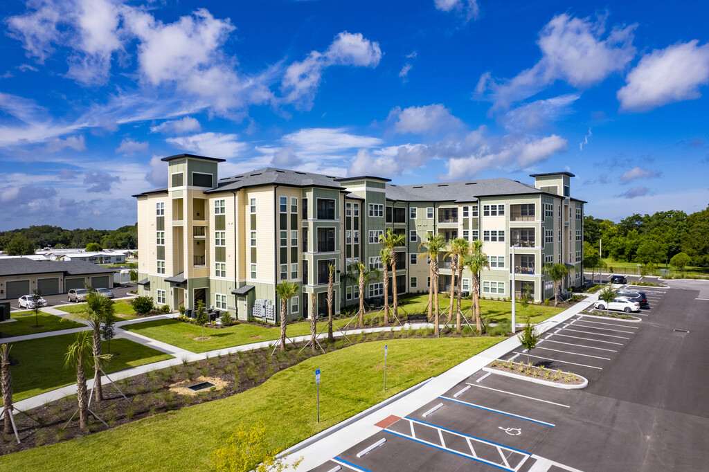 Charleston Wesley Chapel Apartments in Wesley Chapel, FL