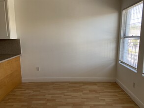 1515 14th Ave in Oakland, CA - Foto de edificio - Building Photo
