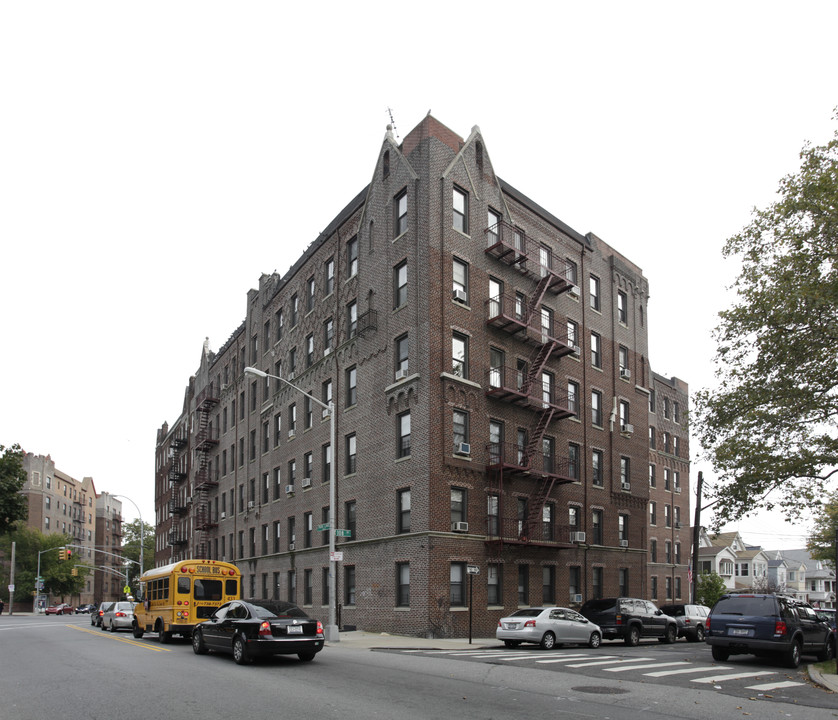 84-05 108th St in Jamaica, NY - Building Photo