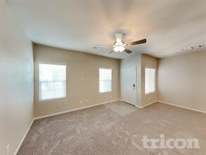 7237 Halo Falls St in North Las Vegas, NV - Foto de edificio - Building Photo