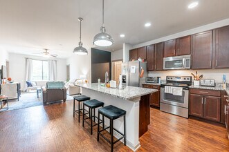 Eclipse on Broad in Athens, GA - Foto de edificio - Interior Photo