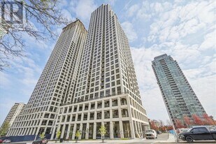 36 Elm Dr W in Mississauga, ON - Building Photo