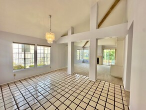 12077 Caminito Corriente in San Diego, CA - Building Photo - Building Photo