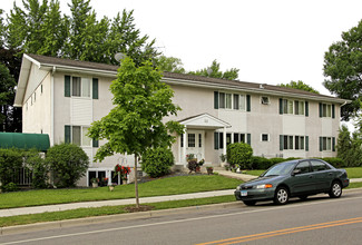 Galway On The Lake Apartments in Waconia, MN - Building Photo - Building Photo