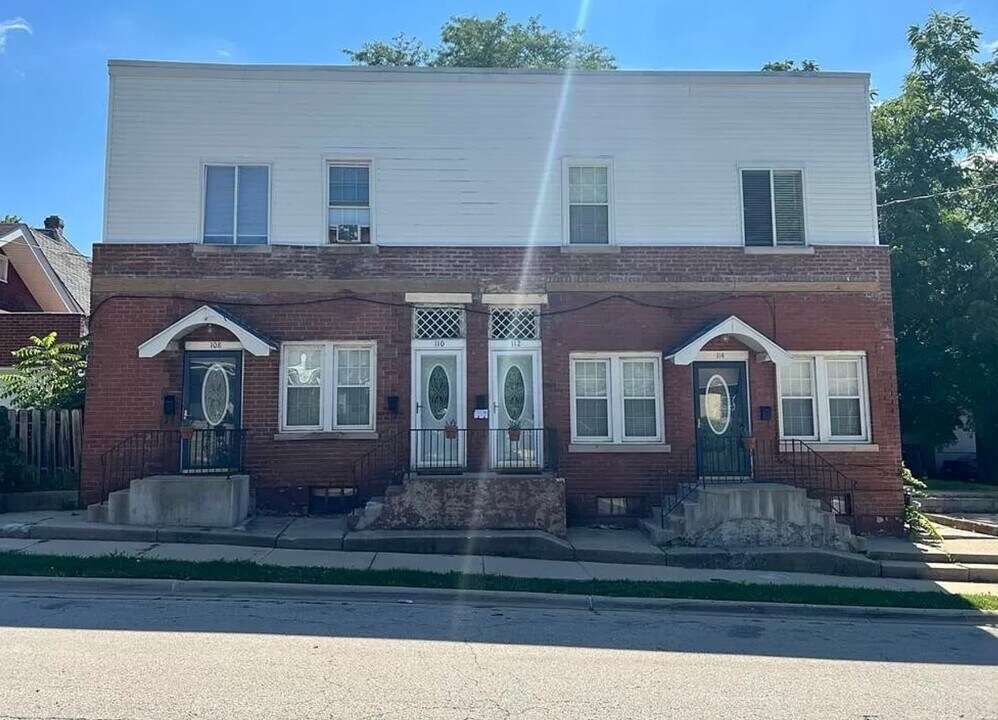 108 S Chicago Ave, Unit 108 in Rockford, IL - Building Photo