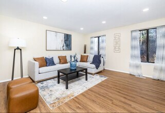 47 Conestoga Way in Glastonbury, CT - Building Photo - Building Photo