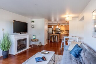 13203 97th Ave E, Unit 302 in Puyallup, WA - Building Photo - Building Photo