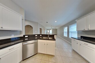 32331 Summer Park Ln in Conroe, TX - Foto de edificio - Building Photo