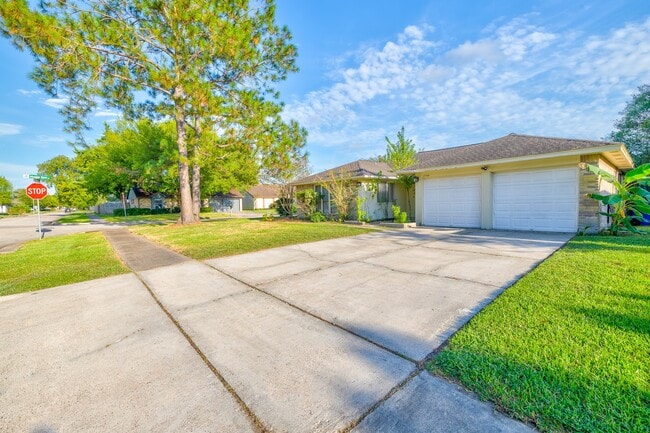 property at 2799 Wood Hollow Dr