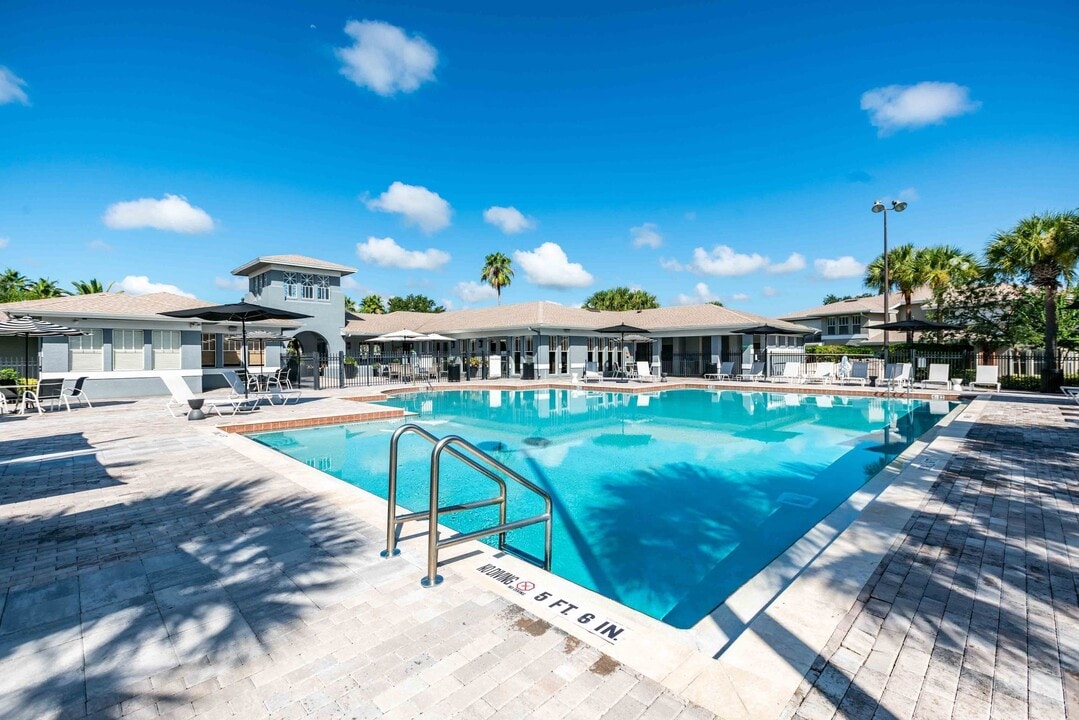 Parks at Hunters Creek in Orlando, FL - Foto de edificio