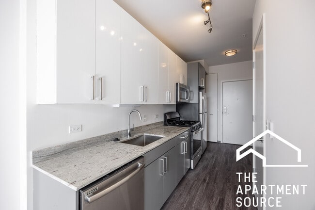 2340 N California Ave in Chicago, IL - Building Photo - Building Photo