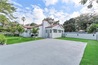 58 NE 45th St in Miami, FL - Foto de edificio - Building Photo