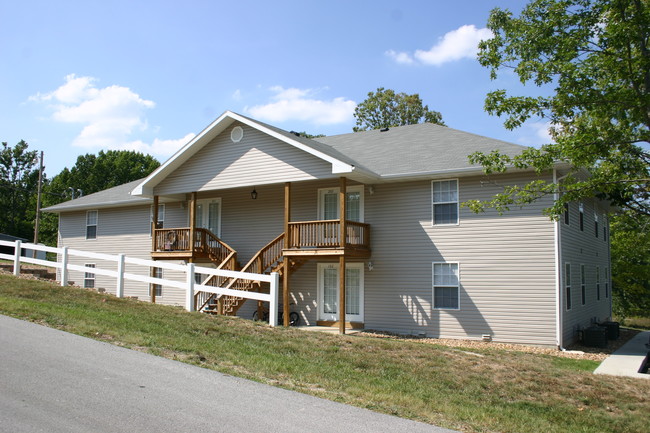 633 E Missouri in Buffalo, MO - Foto de edificio - Building Photo