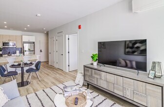 73 Baldwin St, Unit 201 in Lynn, MA - Building Photo - Building Photo