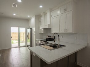 4310 Escondido Ln in Harlingen, TX - Building Photo - Building Photo