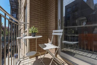 209 W 20th St in New York, NY - Building Photo - Building Photo