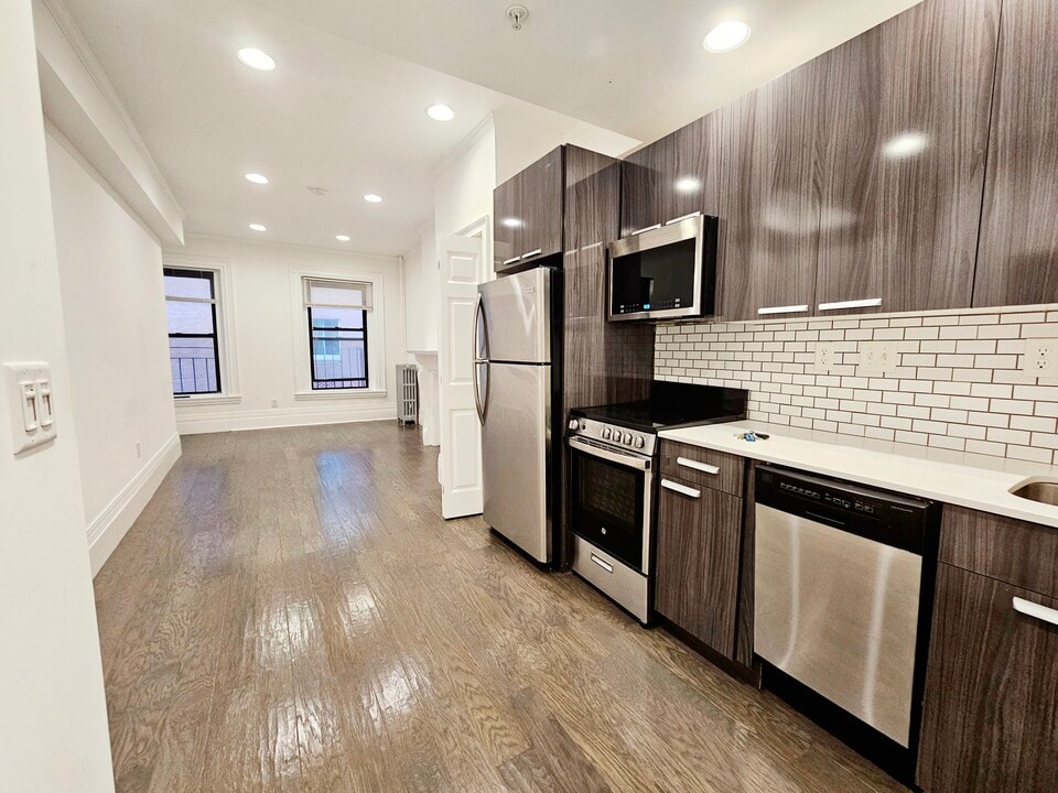 255 Newbury St, Unit 270 in Boston, MA - Building Photo
