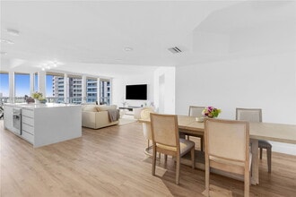 21055 Yacht Club Dr in Aventura, FL - Building Photo - Building Photo