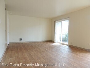 8500 SW Canyon Dr-Unit -UNIT 3 in Portland, OR - Building Photo - Building Photo