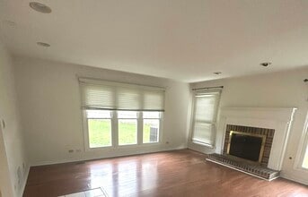 1120 Fieldstone Ln in Bartlett, IL - Building Photo - Building Photo