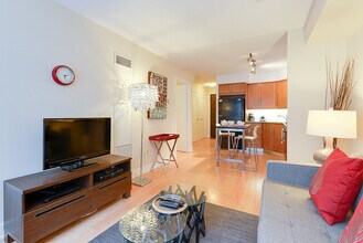 348 Wellington St W in Toronto, ON - Building Photo - Building Photo