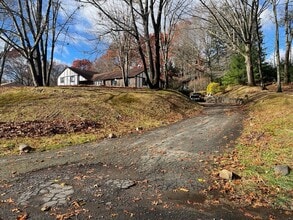 93 Lantern Ln in West Springfield, MA - Building Photo - Building Photo