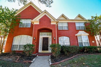 19035 Woodglen Dr in Houston, TX - Foto de edificio - Building Photo