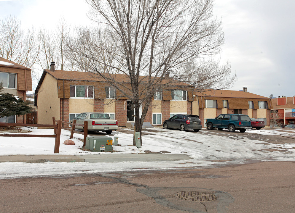 3950 Stonedike Dr in Colorado Springs, CO - Building Photo