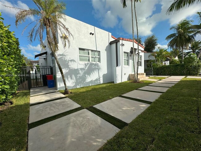 2209 Red Rd in Miami, FL - Foto de edificio - Building Photo