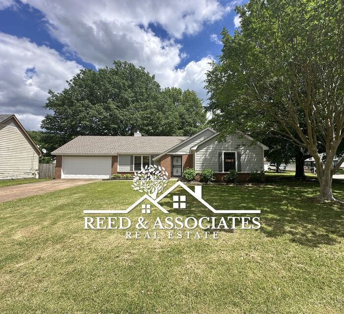 2076 Lauren Ln in Memphis, TN - Building Photo