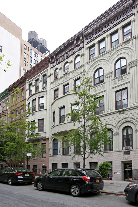 151 W 75th St in New York, NY - Building Photo