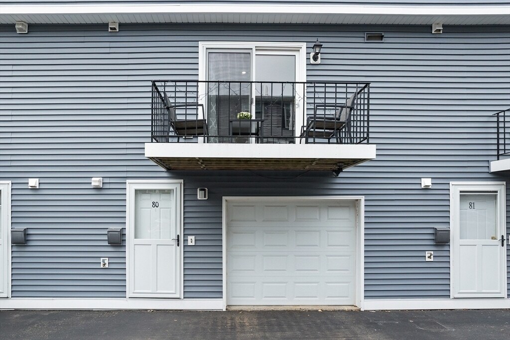1221 Pawtucket Blvd in Lowell, MA - Building Photo