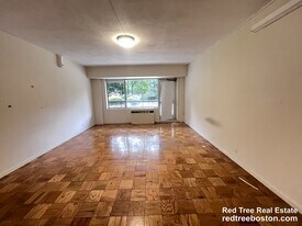 101 Monmouth St, Unit 211 in Brookline, MA - Building Photo