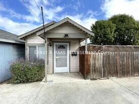 512 Almond Ave in Long Beach, CA - Building Photo