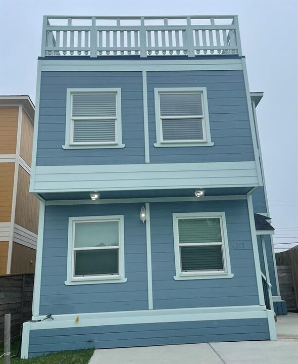 4013 Ave N 1/2 in Galveston, TX - Foto de edificio